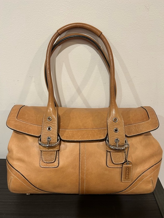 Coach Handbags - Vintage Coach Soho Hampton leather satchel EUC
